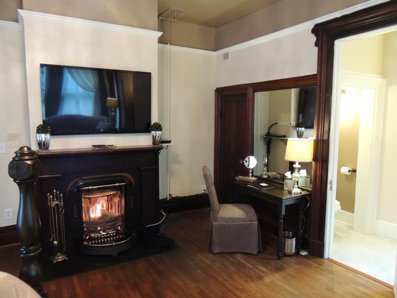 Lyons Twin Mansions Hotel Fort Scott Екстериор снимка