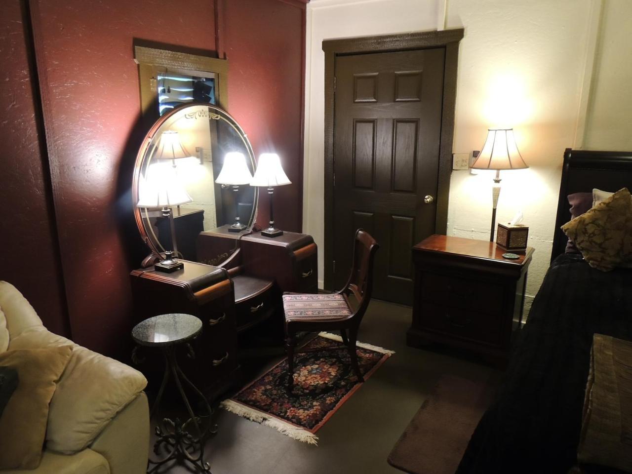 Lyons Twin Mansions Hotel Fort Scott Екстериор снимка