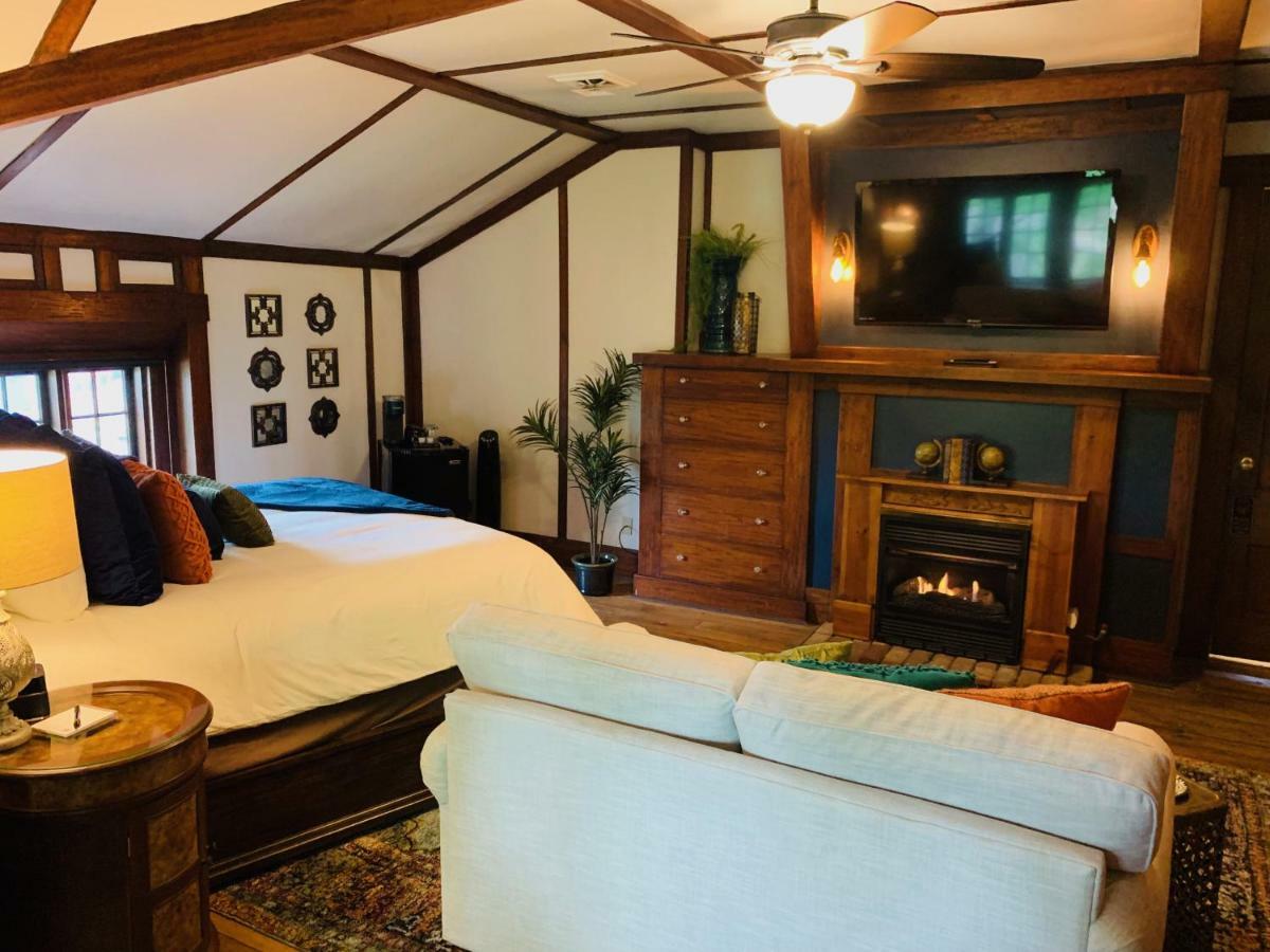 Lyons Twin Mansions Hotel Fort Scott Екстериор снимка