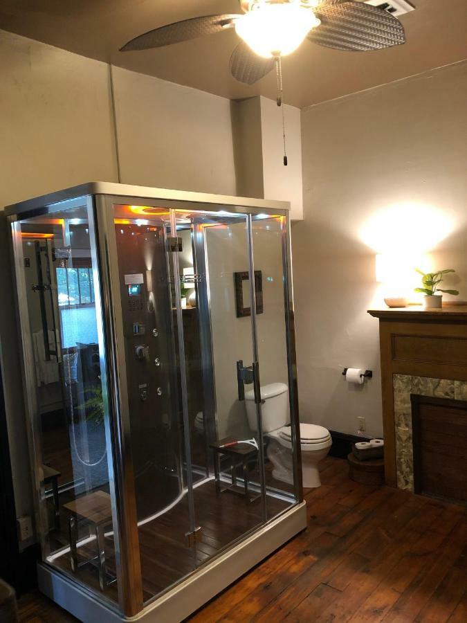Lyons Twin Mansions Hotel Fort Scott Екстериор снимка