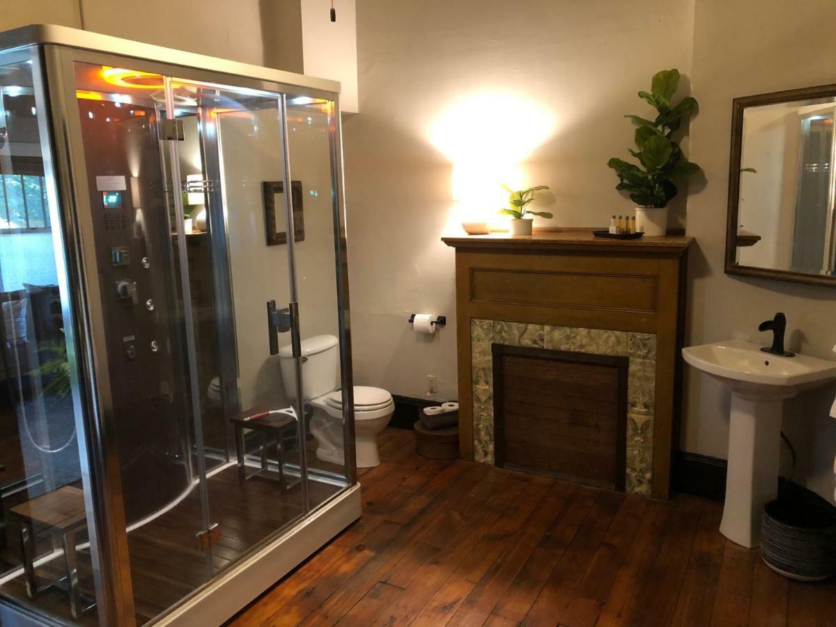 Lyons Twin Mansions Hotel Fort Scott Екстериор снимка